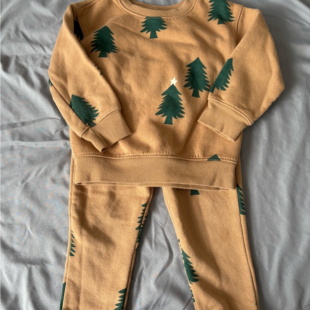 Cat & Jack Tan and Green Tree Print Set